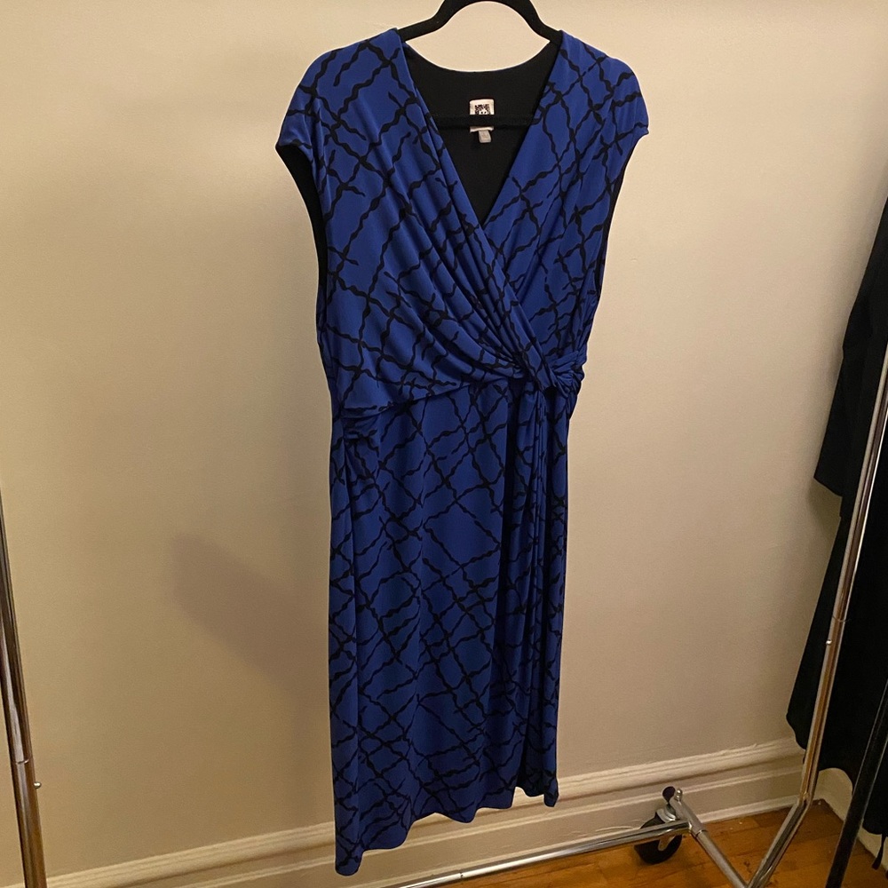Anne Klein Size Large Blue Knee Length Dress